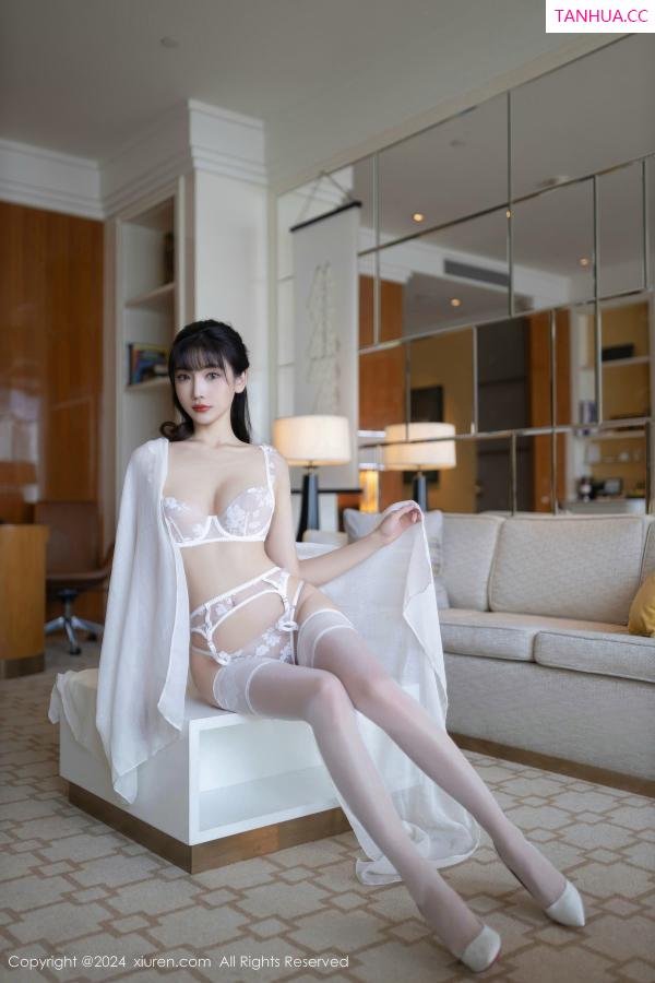 陆萱萱  [XiuRen]高清写真图 2024.10.24 No.9340 陆萱萱 丝袜美腿第2张图片